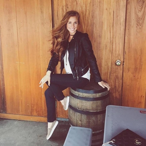 Meet your Posher, Chrissy - Picture 2 of 3